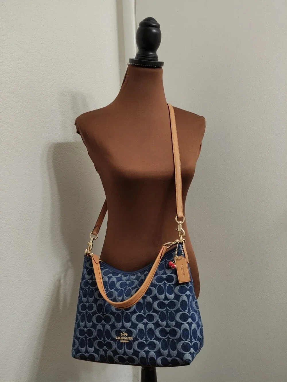 Coach CY702 Laurel Shoulder Bag in Signature Denim - Picture 8 of 16